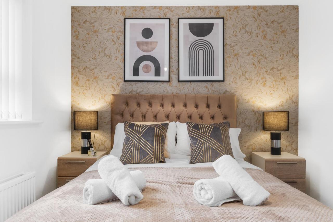 Luxury 2 Bed House City Centre ✘ Bbq & Garden ☆ Family Friendly→ Swingball & Outdoor Furniture - Free Parking → With 50 Inch Smart Tv, Free Netflix & Wifi ✘ Comfy Seating Area - By Maevela Birmingam Exterior foto