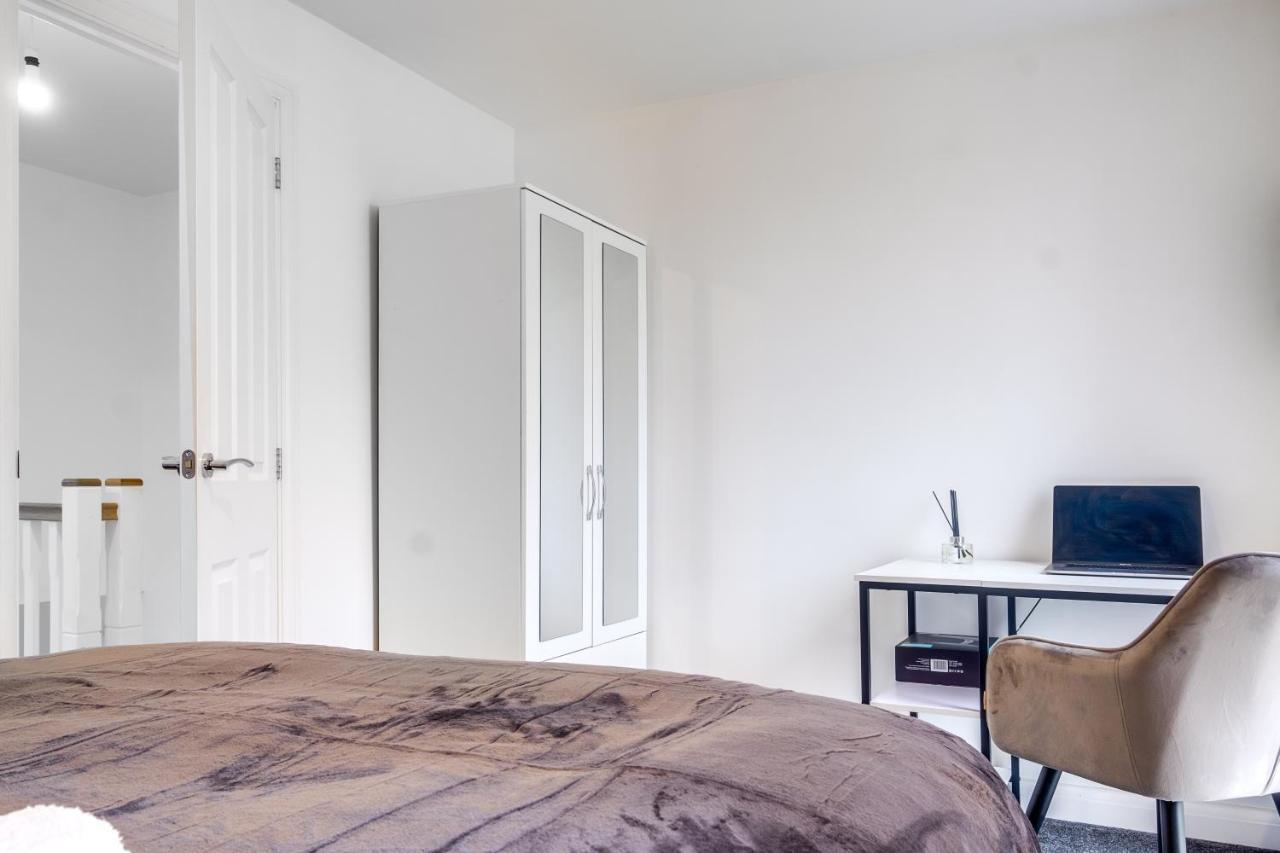 Luxury 2 Bed House City Centre ✘ Bbq & Garden ☆ Family Friendly→ Swingball & Outdoor Furniture - Free Parking → With 50 Inch Smart Tv, Free Netflix & Wifi ✘ Comfy Seating Area - By Maevela Birmingam Exterior foto