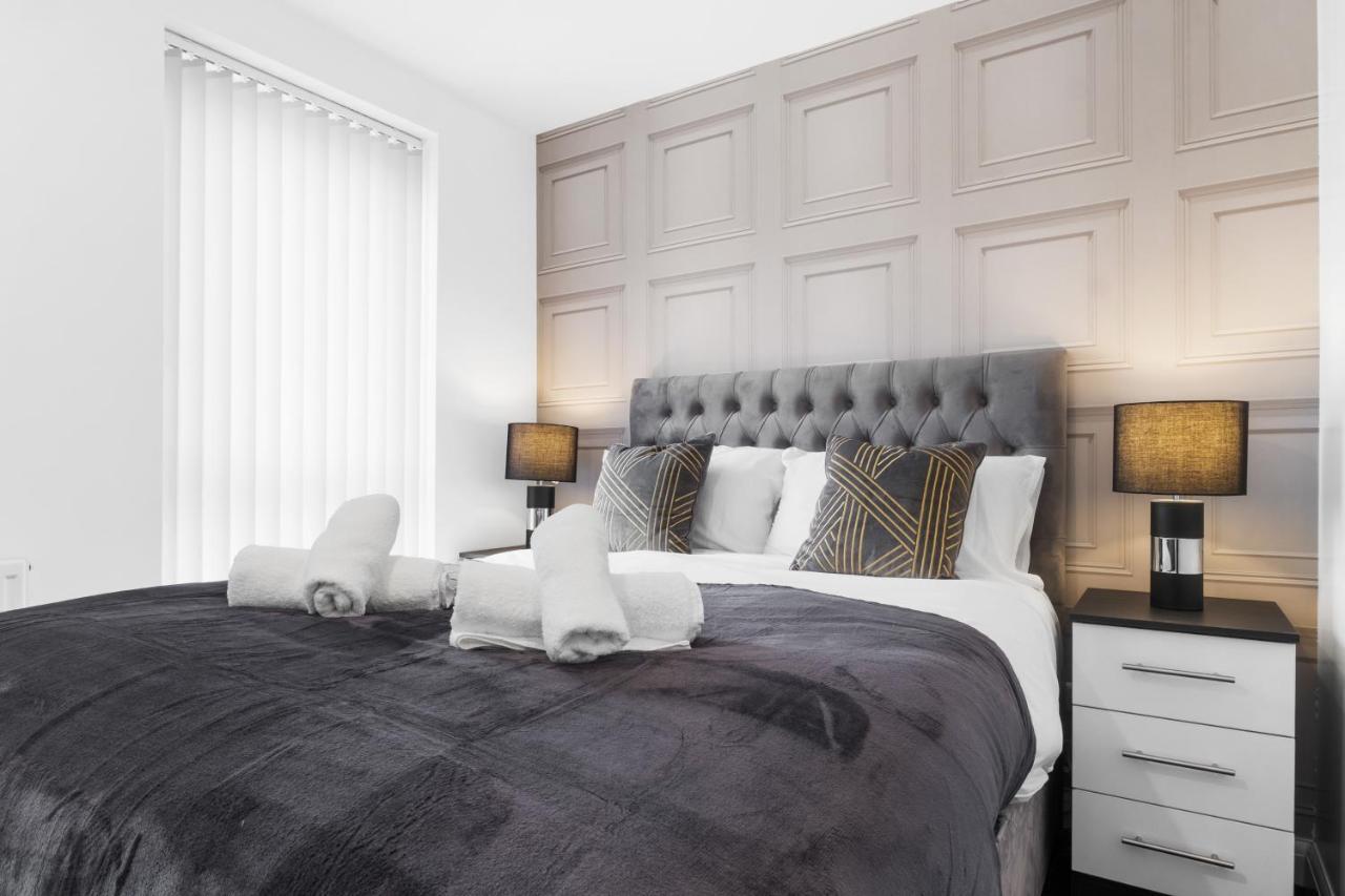 Luxury 2 Bed House City Centre ✘ Bbq & Garden ☆ Family Friendly→ Swingball & Outdoor Furniture - Free Parking → With 50 Inch Smart Tv, Free Netflix & Wifi ✘ Comfy Seating Area - By Maevela Birmingam Exterior foto
