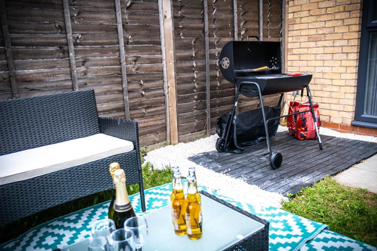 Luxury 2 Bed House City Centre ✘ Bbq & Garden ☆ Family Friendly→ Swingball & Outdoor Furniture - Free Parking → With 50 Inch Smart Tv, Free Netflix & Wifi ✘ Comfy Seating Area - By Maevela Birmingam Exterior foto