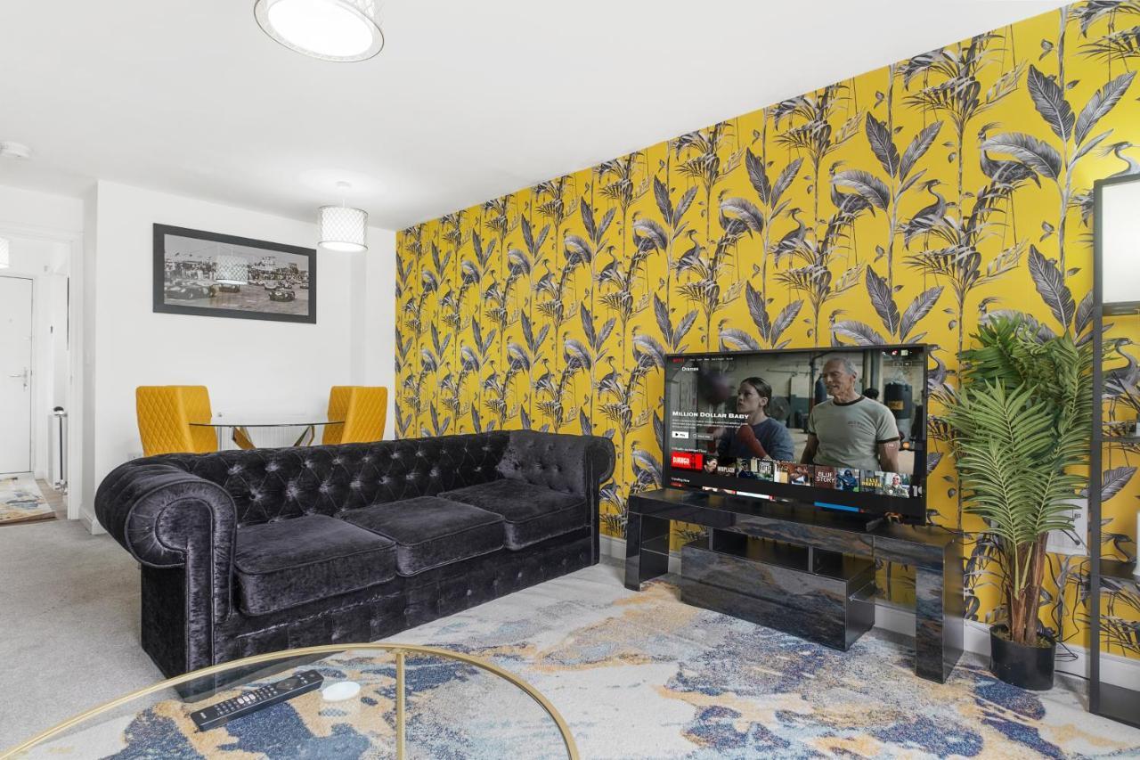 Luxury 2 Bed House City Centre ✘ Bbq & Garden ☆ Family Friendly→ Swingball & Outdoor Furniture - Free Parking → With 50 Inch Smart Tv, Free Netflix & Wifi ✘ Comfy Seating Area - By Maevela Birmingam Exterior foto