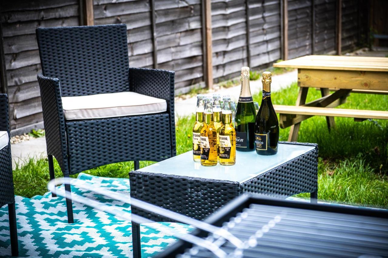 Luxury 2 Bed House City Centre ✘ Bbq & Garden ☆ Family Friendly→ Swingball & Outdoor Furniture - Free Parking → With 50 Inch Smart Tv, Free Netflix & Wifi ✘ Comfy Seating Area - By Maevela Birmingam Exterior foto