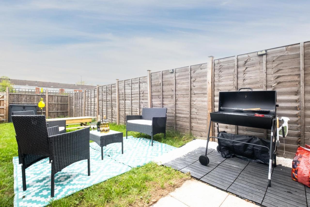 Luxury 2 Bed House City Centre ✘ Bbq & Garden ☆ Family Friendly→ Swingball & Outdoor Furniture - Free Parking → With 50 Inch Smart Tv, Free Netflix & Wifi ✘ Comfy Seating Area - By Maevela Birmingam Exterior foto