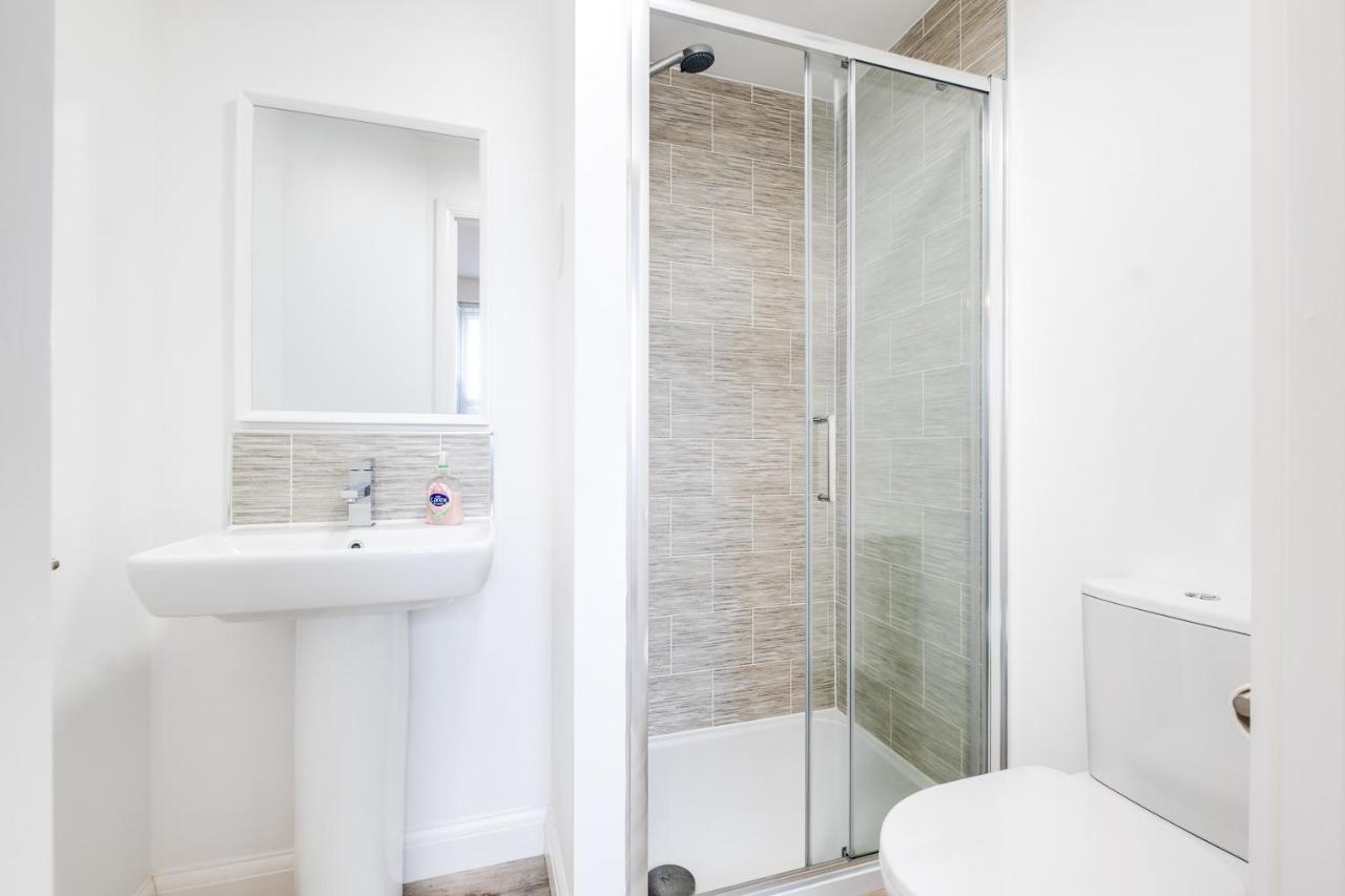 Luxury 2 Bed House City Centre ✘ Bbq & Garden ☆ Family Friendly→ Swingball & Outdoor Furniture - Free Parking → With 50 Inch Smart Tv, Free Netflix & Wifi ✘ Comfy Seating Area - By Maevela Birmingam Exterior foto