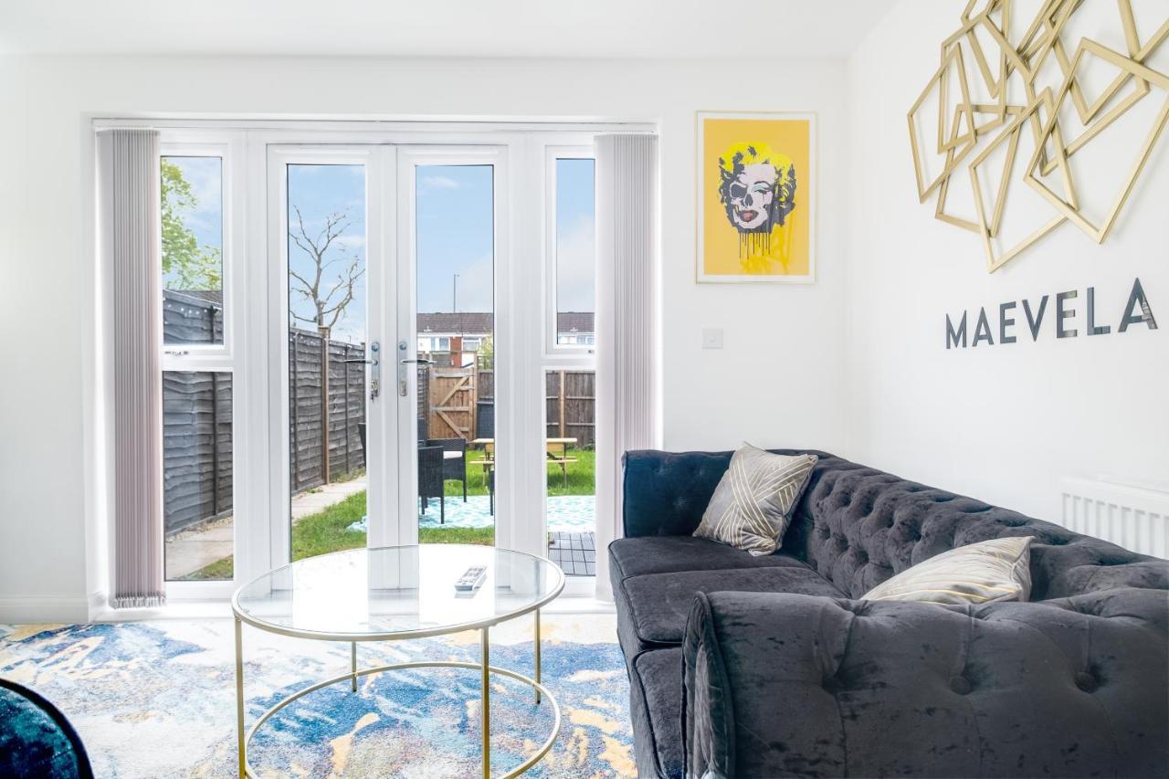 Luxury 2 Bed House City Centre ✘ Bbq & Garden ☆ Family Friendly→ Swingball & Outdoor Furniture - Free Parking → With 50 Inch Smart Tv, Free Netflix & Wifi ✘ Comfy Seating Area - By Maevela Birmingam Exterior foto