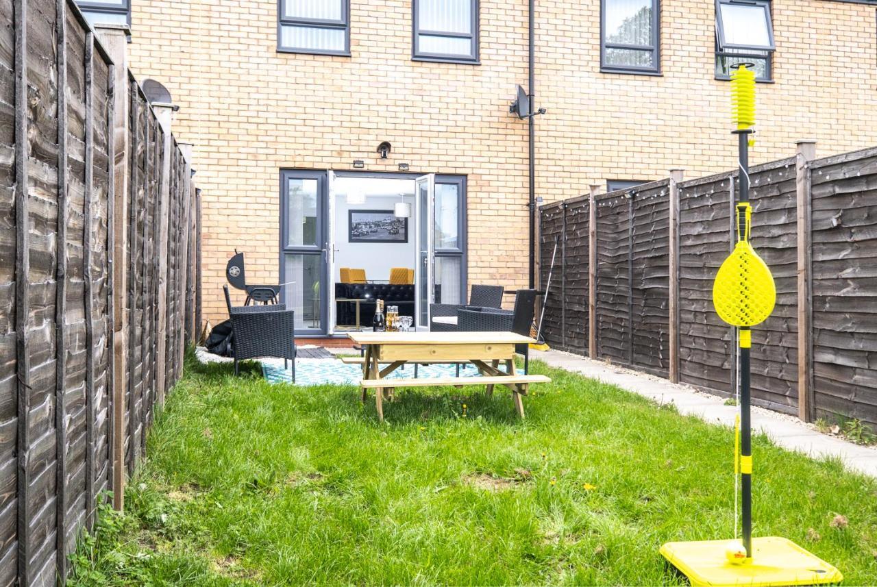 Luxury 2 Bed House City Centre ✘ Bbq & Garden ☆ Family Friendly→ Swingball & Outdoor Furniture - Free Parking → With 50 Inch Smart Tv, Free Netflix & Wifi ✘ Comfy Seating Area - By Maevela Birmingam Exterior foto