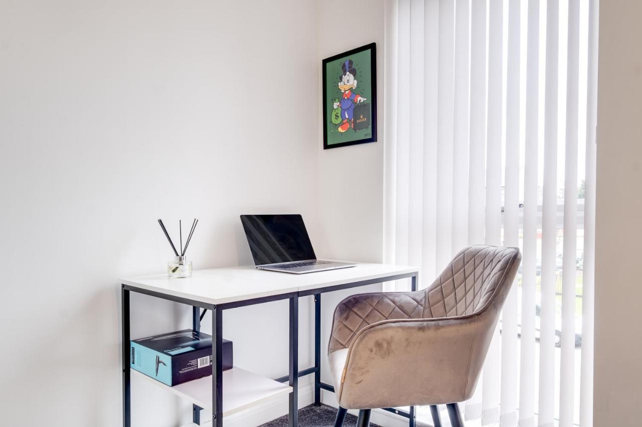 Luxury 2 Bed House City Centre ✘ Bbq & Garden ☆ Family Friendly→ Swingball & Outdoor Furniture - Free Parking → With 50 Inch Smart Tv, Free Netflix & Wifi ✘ Comfy Seating Area - By Maevela Birmingam Exterior foto