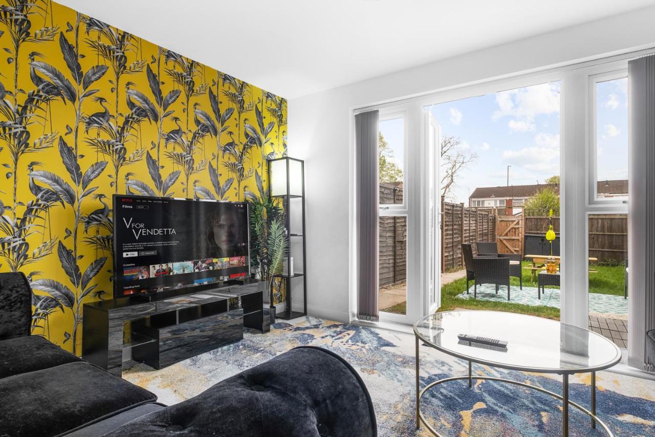 Luxury 2 Bed House City Centre ✘ Bbq & Garden ☆ Family Friendly→ Swingball & Outdoor Furniture - Free Parking → With 50 Inch Smart Tv, Free Netflix & Wifi ✘ Comfy Seating Area - By Maevela Birmingam Exterior foto