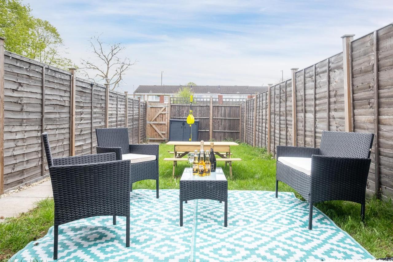Luxury 2 Bed House City Centre ✘ Bbq & Garden ☆ Family Friendly→ Swingball & Outdoor Furniture - Free Parking → With 50 Inch Smart Tv, Free Netflix & Wifi ✘ Comfy Seating Area - By Maevela Birmingam Exterior foto